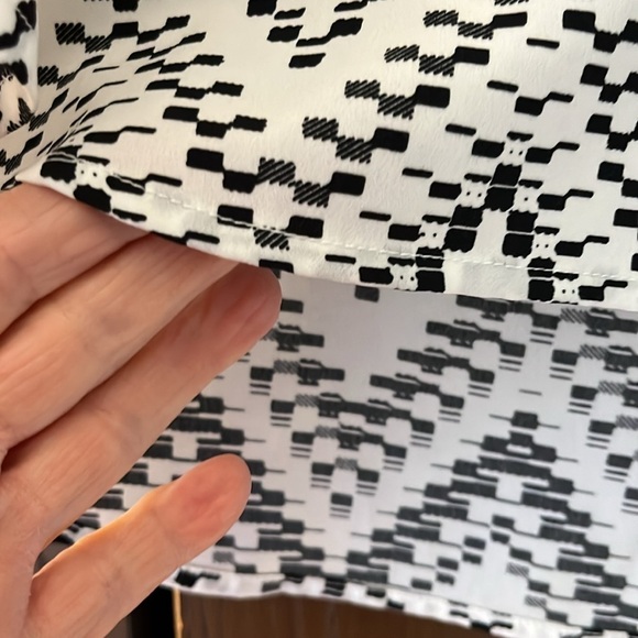 Collective Concepts sleeveless white and black patterned top. Size XSP - Picture 5 of 9